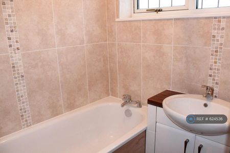 3 bedroom terraced house to rent - Photo 5