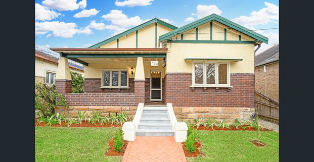 Light & spacious bungalow in the heart of Chatswood - Photo 1