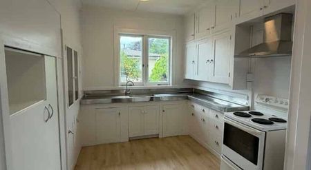 Spacious & Newly Renovated Home in Fairfield - Photo 4