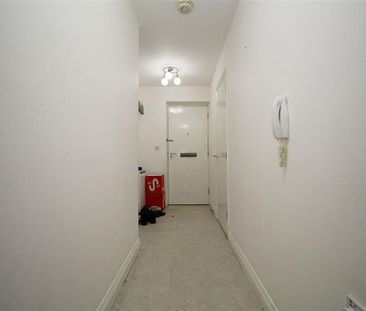 2 bedroom ground floor flat to rent - Photo 2
