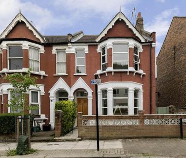 Amazing 5 double bedroom house with garden mins to tube & shops - Photo 1
