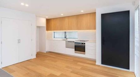 Two bedroom, two bathroom in Merivale - Photo 3