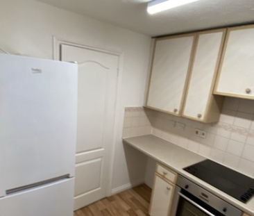 2 bedroom ground floor maisonette to rent - Photo 6