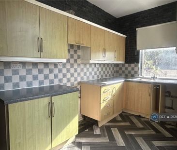 2 bedroom terraced house to rent - Photo 4