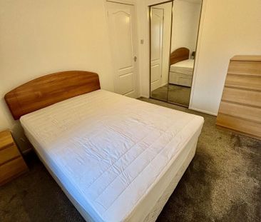 2 bedroom end of terrace house to rent - Photo 3