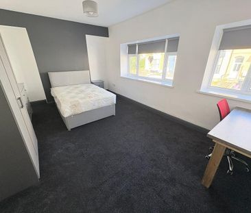 6 bedroom terraced house to rent - Photo 4