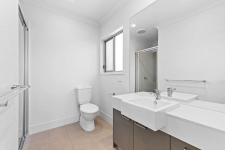 Spacious Four Bedroom Coomera Home with Additional LIving Space - Photo 3