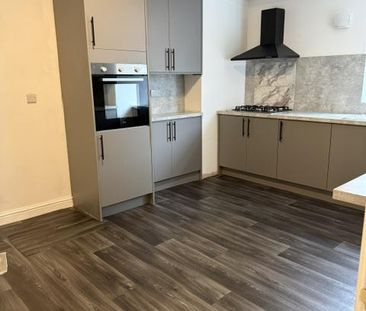 3 bedroom semi-detached house to rent - Photo 6
