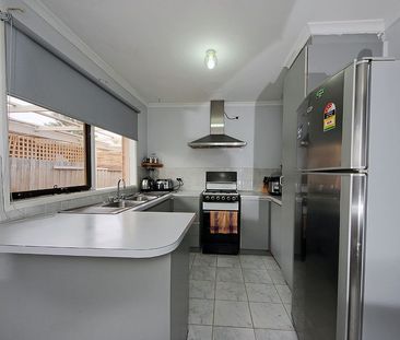Comfort & Convenience at 4 Squatter Court, Werribee! - Photo 2