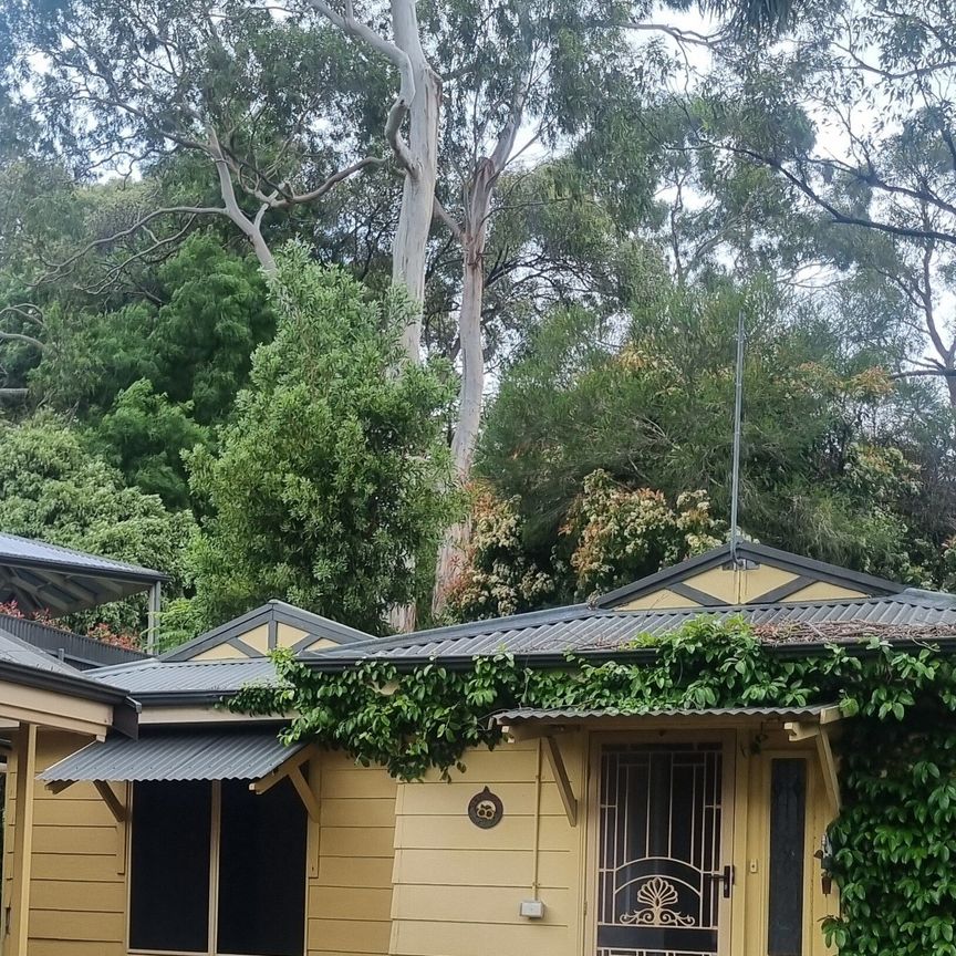 Crafers West - Photo 1