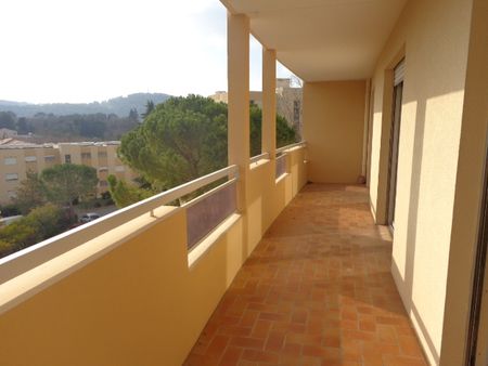 Location Appartement 2 pièces 51m² DRAGUIGNAN 83300 - Photo 5