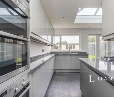 4 bedroom terraced house to rent - Photo 3