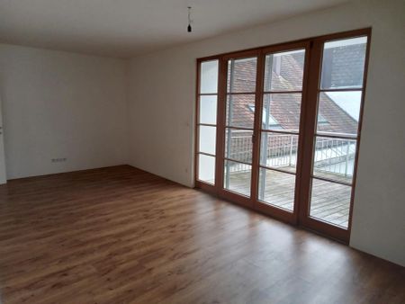 gepflegte 3-Zimmer-Wohnung mit möblierter Küche und Dachterrasse im Zentrum von Schärding - Photo 3