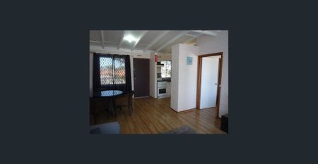 One bedroom UNFURNISHED unit in excellent location - Photo 2