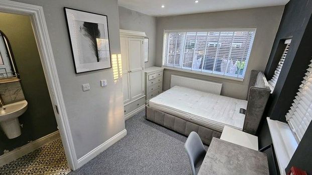 1 bedroom in a house share to rent - Photo 1