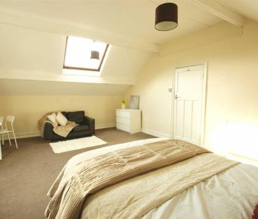 3 bedroom flat to rent - Photo 4