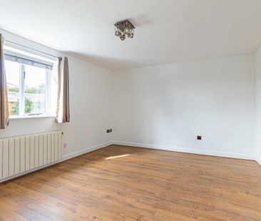 2 bed Flat for rent - Photo 1