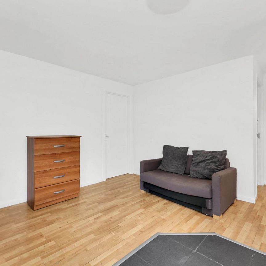 3 bedroom Flat To Let Total Size: 711 SQ FT - Photo 1