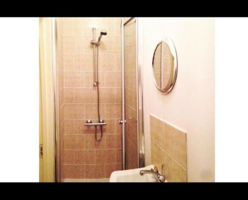 Great 4 bedroom shared house in Bradford - Photo 1