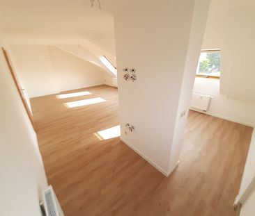 Traumwohnung unter dem Dach, komplett renoviert - Foto 3