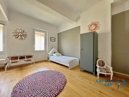 Location Appartement 5 pièces 138m² LE BEAUSSET 83330 - Photo 2