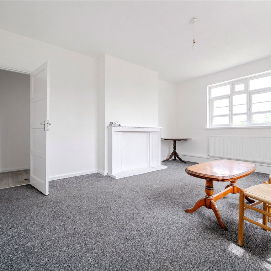 Beaconsfield Road, N11, London - Photo 1