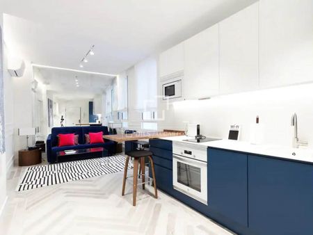 Excellent 2 Bedroom apartment for rent in Sol, Madrid - Photo 2