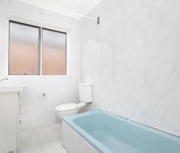 Well Presented Unit In Ultra Convenient Location - Photo 3