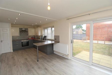 3 bedroom terraced house to rent - Photo 2