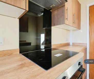 2 bedroom semi-detached house to rent - Photo 2