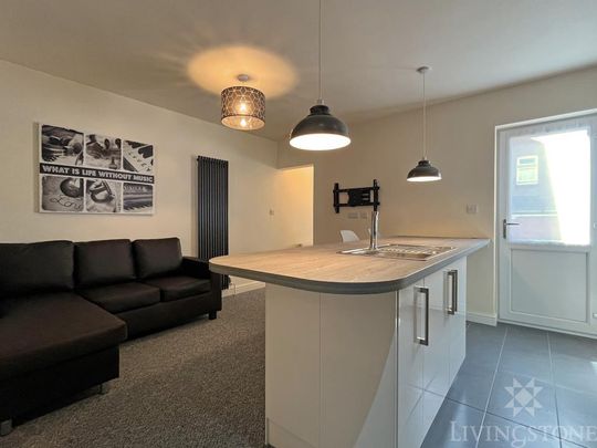 2 bedroom ground floor flat to rent - Photo 1