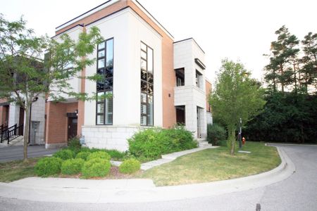 For Lease - 52 Causland Lane, Richmond Hill, Ontario - Photo 2