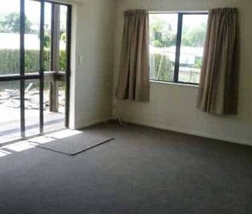 Tidy Three Bedroom Home In Hillcrest - Photo 5