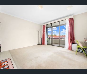 Modern Studio Apartment In The Heart of Maroubra - Photo 1