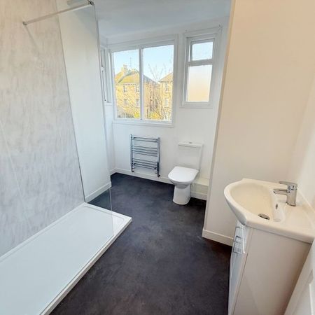 2 Bedroom Flat, Tisbury Road, Hove - Photo 5