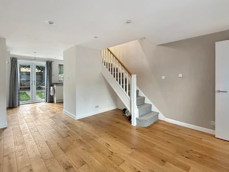 A recently renovated, two bedroom house conveniently located on Chesterton High Street, providing easy access to the Science Park, Cambridge North Railway Station, River Cam and historic city centre. - Photo 3