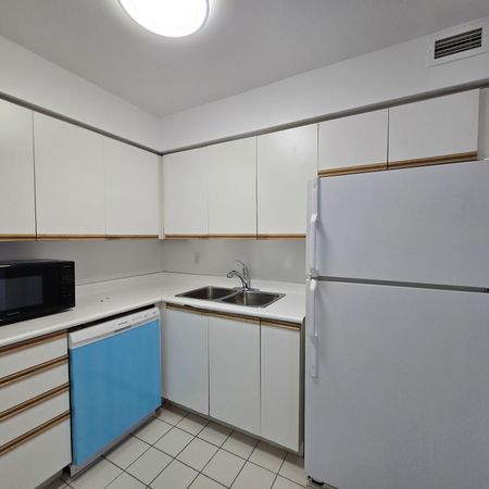 For Lease - 18 Hillcrest Avenue Unit# 1403, Toronto, Ontario - Photo 4