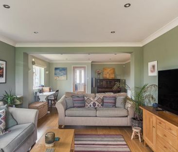 4 bedroom detached house to rent - Photo 4