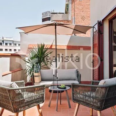 Alquiler de ático en Calle de Floridablanca - Photo 1