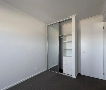 Light-Filled & Contemporary Home in Vibrant Riverlea Community - Photo 6