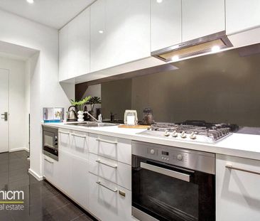 One Bedroom Apartment at the heart of Melbourne CBD - Photo 6