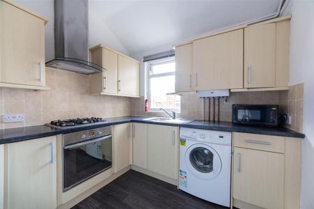 3 bedroom flat to rent - Photo 5