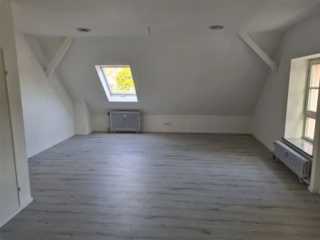 - Erstbezug nach Sanierung -Tolle DG-Wohnung mit neuer EBK - Foto 3