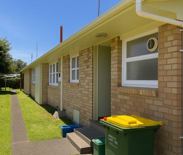 Welcome to your cozy unit in the heart of Hillcrest, Hamilton! - Photo 4