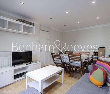 Ruddstreet Close, London, SE18 - Photo 1