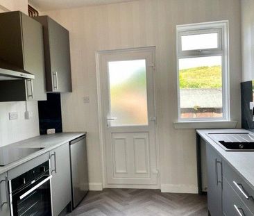 3 bedroom flat to rent - Photo 6