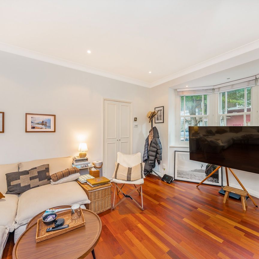 Hillgate Place, Kensington, W8, London - Photo 1