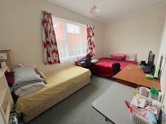 Close to Westfield mall & within good school zones - Photo 1