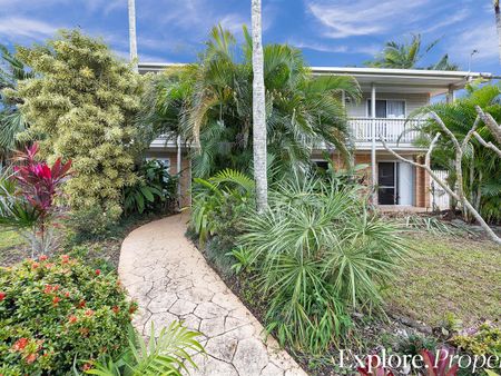 Large House with Pool and Shed - Photo 3