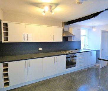 3 bedroom apartment to rent - Photo 5